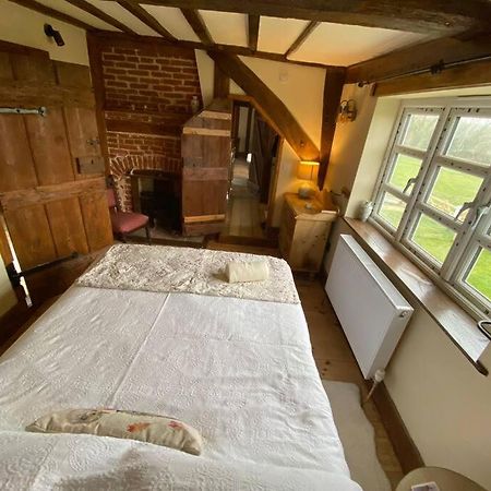A Newly Renovated, Cosy Escape In The Beautiful Shepherd'S Cottage 이스트데어햄 외부 사진
