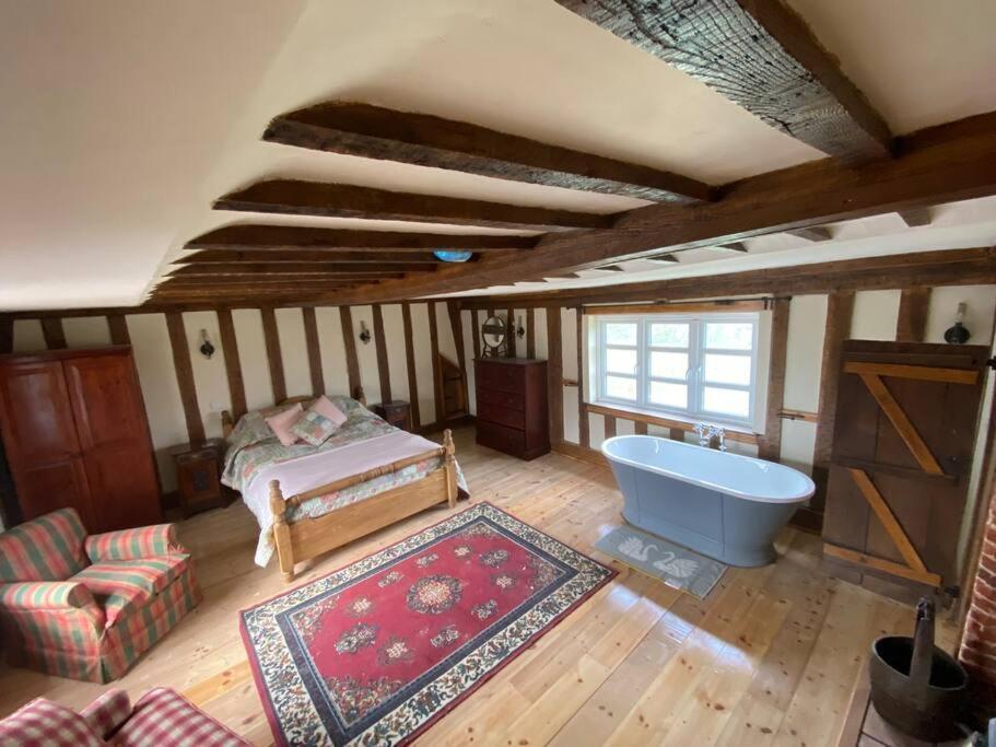 A Newly Renovated, Cosy Escape In The Beautiful Shepherd'S Cottage 이스트데어햄 외부 사진