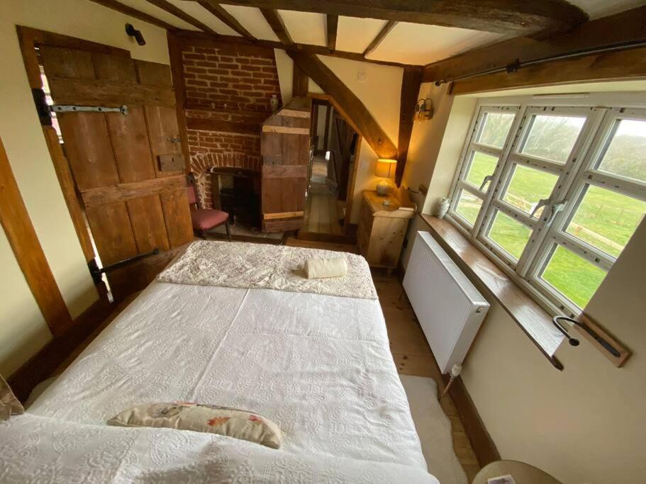 A Newly Renovated, Cosy Escape In The Beautiful Shepherd'S Cottage 이스트데어햄 외부 사진