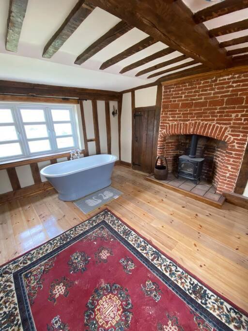 A Newly Renovated, Cosy Escape In The Beautiful Shepherd'S Cottage 이스트데어햄 외부 사진