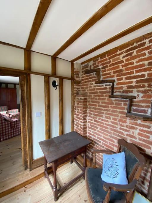 A Newly Renovated, Cosy Escape In The Beautiful Shepherd'S Cottage 이스트데어햄 외부 사진