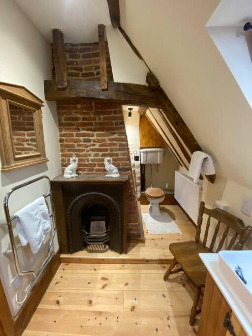 A Newly Renovated, Cosy Escape In The Beautiful Shepherd'S Cottage 이스트데어햄 외부 사진
